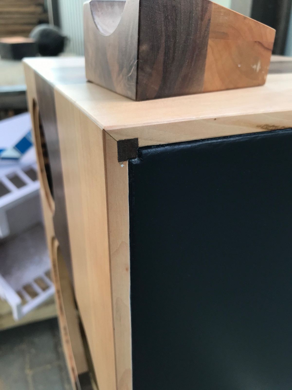 Акустика из груши и ореха.