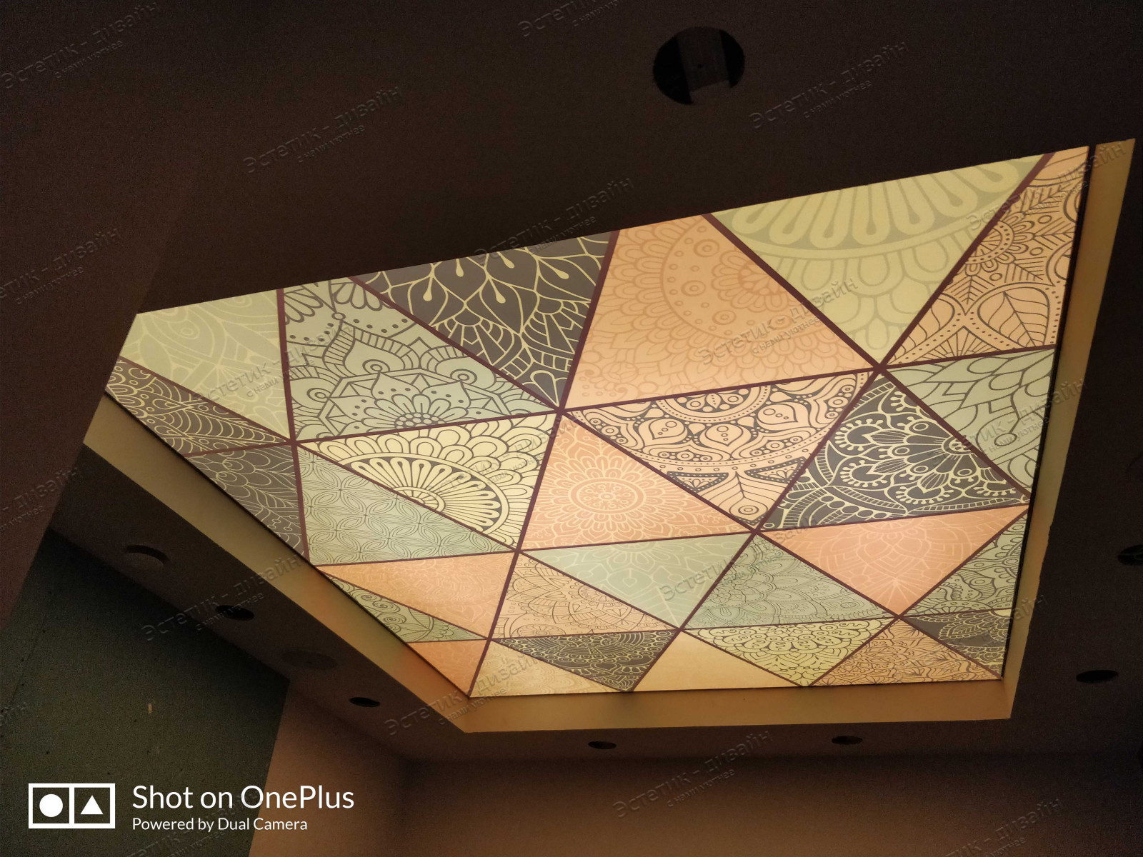 Фотопечать с подсветкой на натяжном потолке