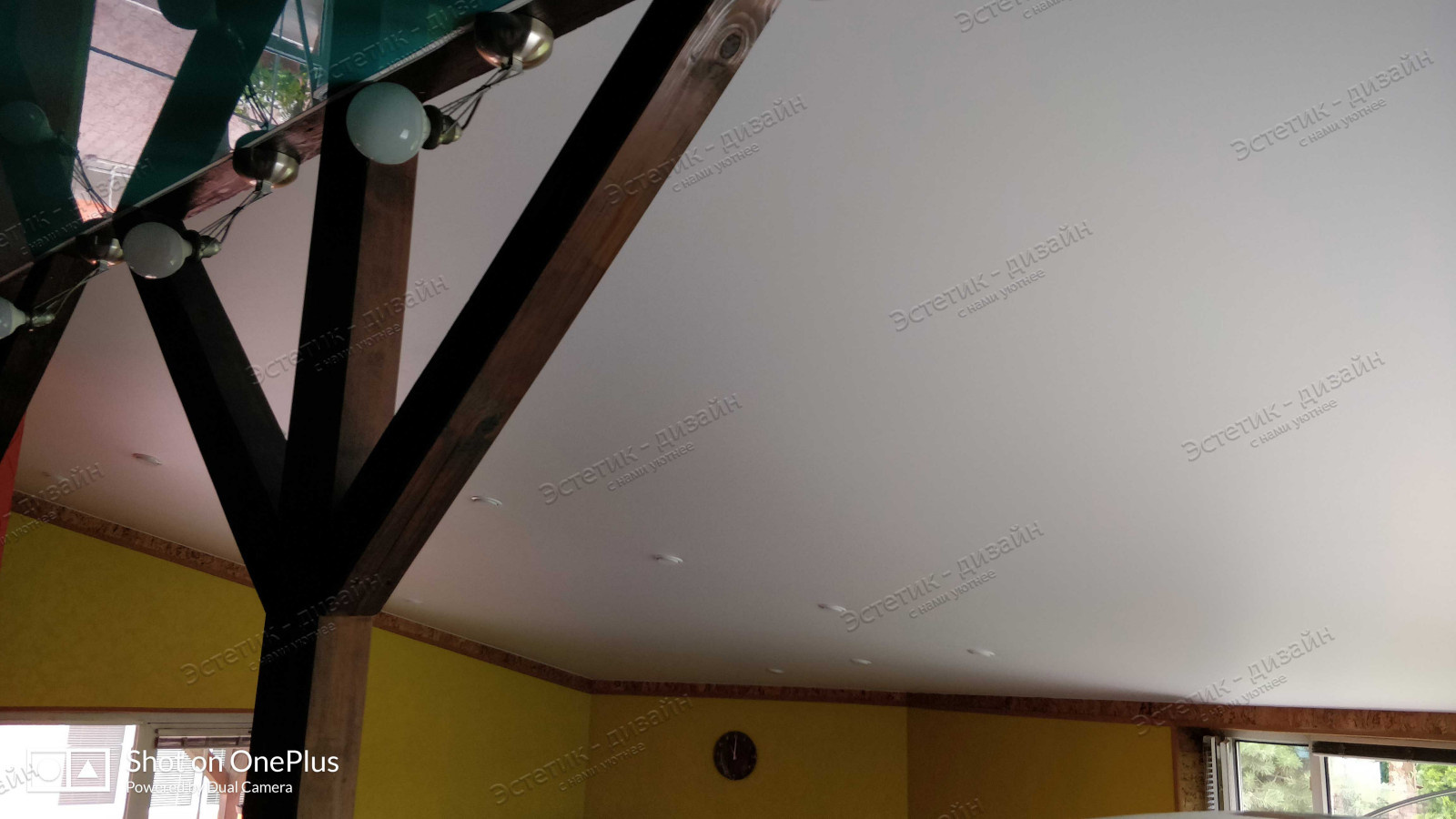 Натяжной потолок в мансарде