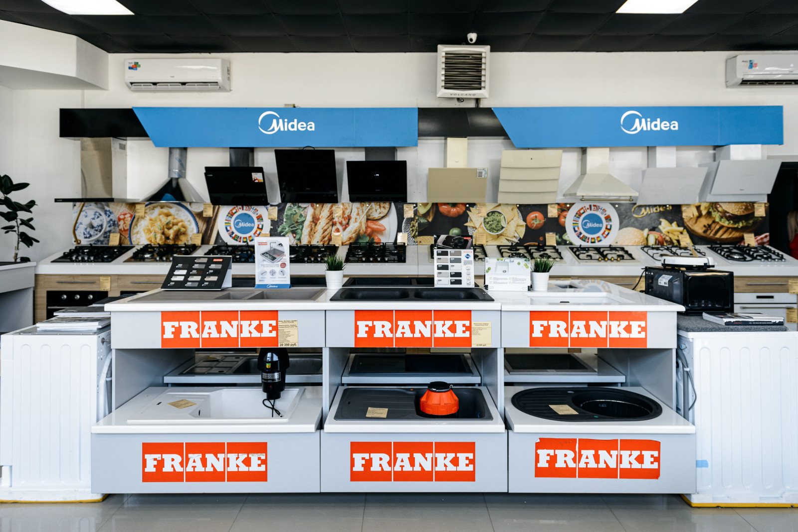 Салон на Тургенева 51