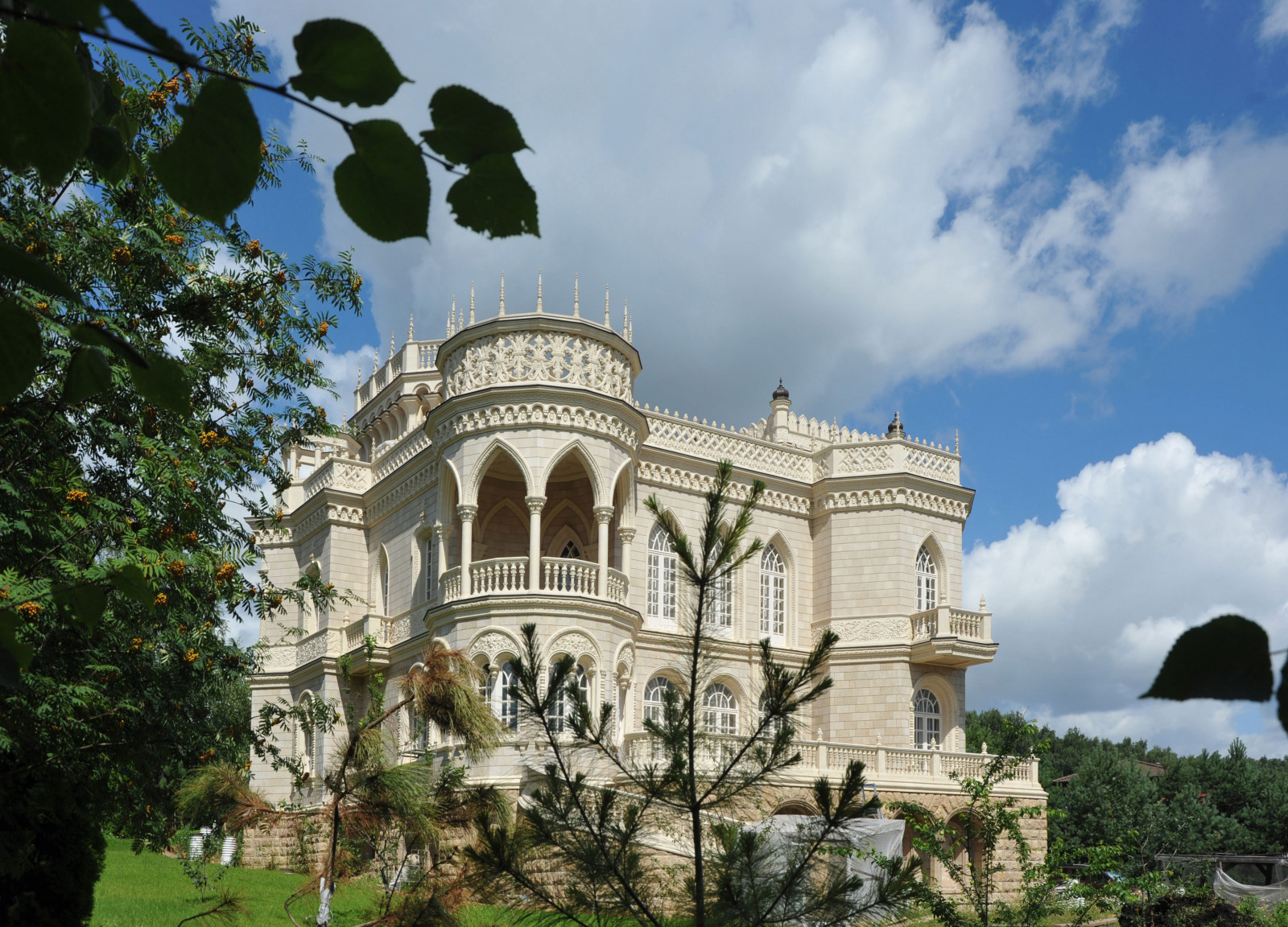 Готическая вилла