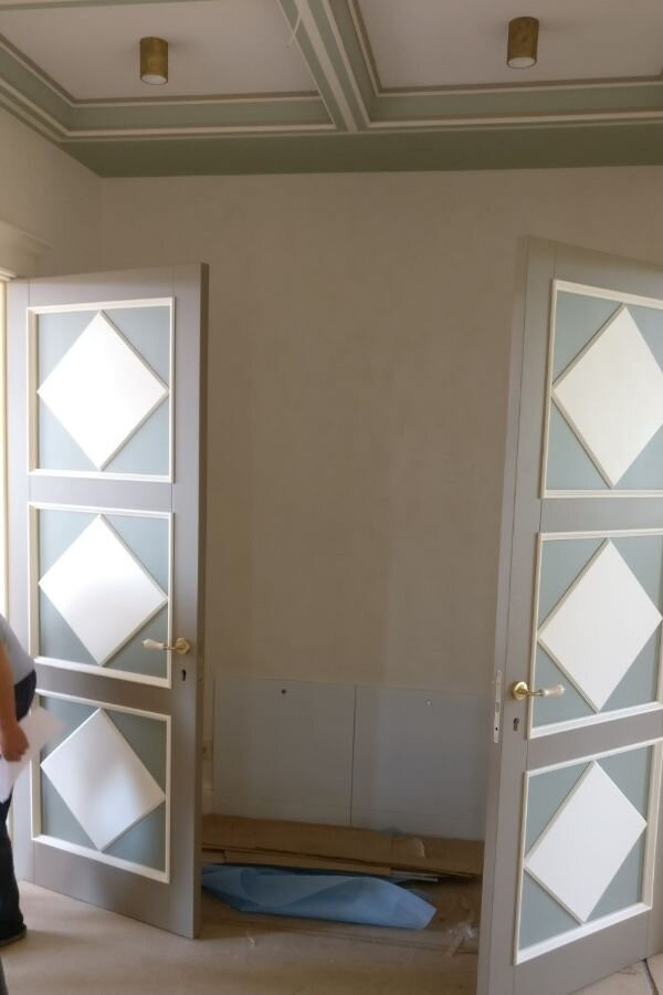 Окрашенные двери