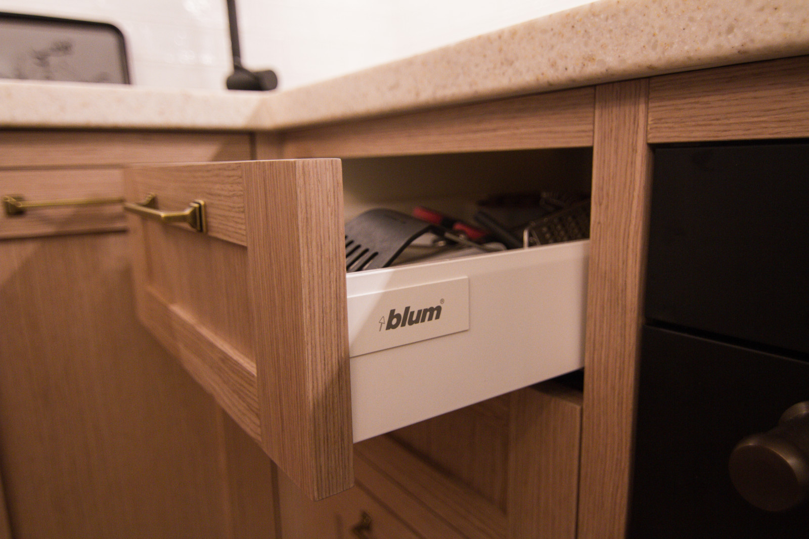 Обустройство просторной кухни.