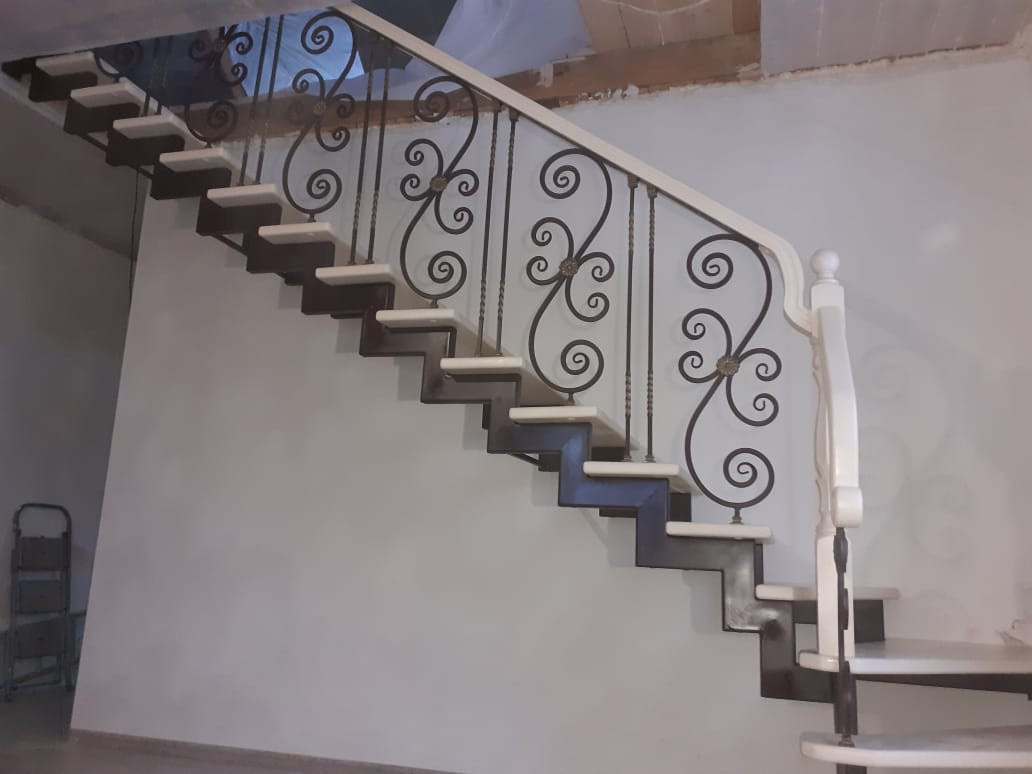 Лестница на второй этаж