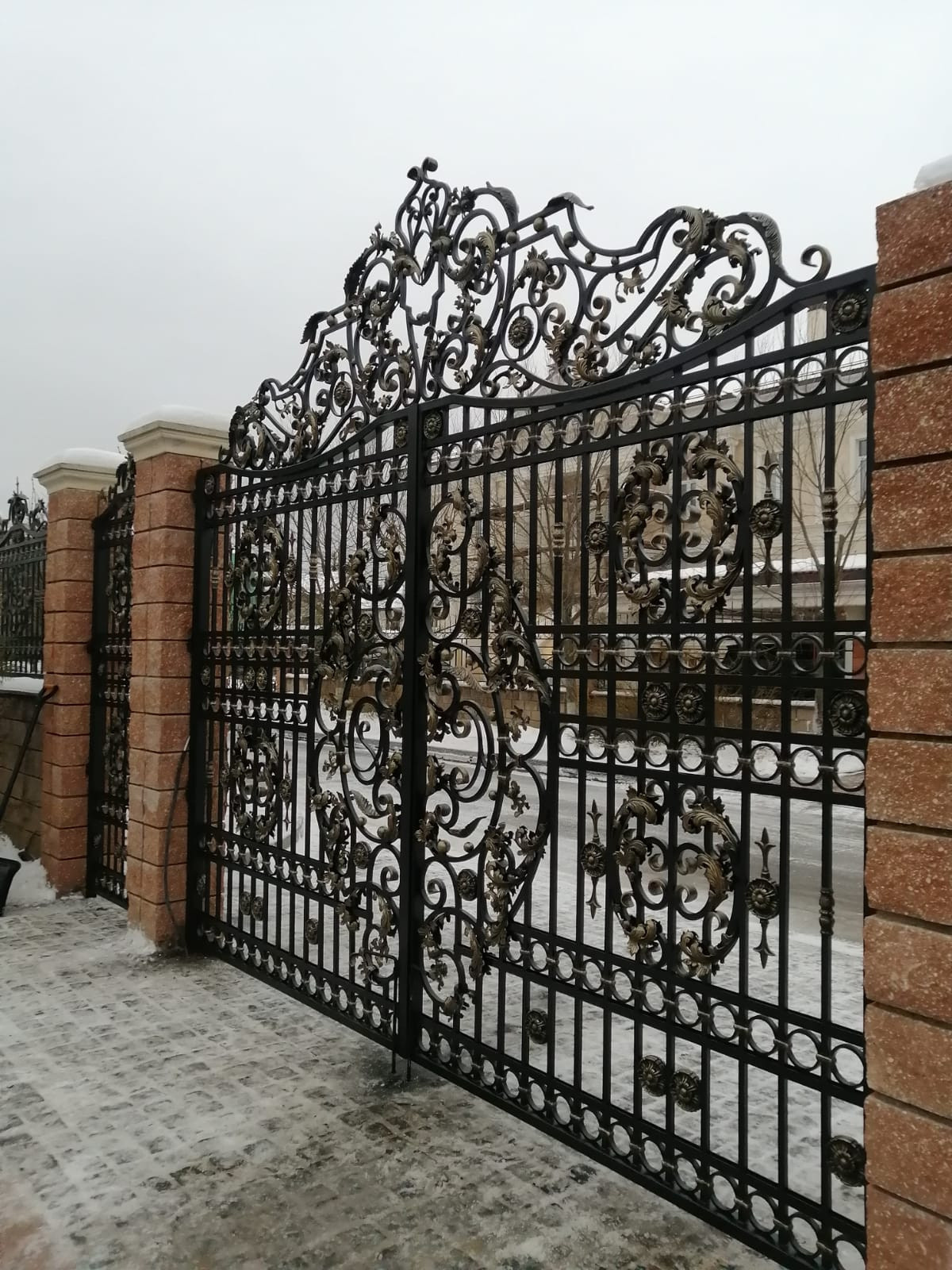Декоративные ворота и ограждения
