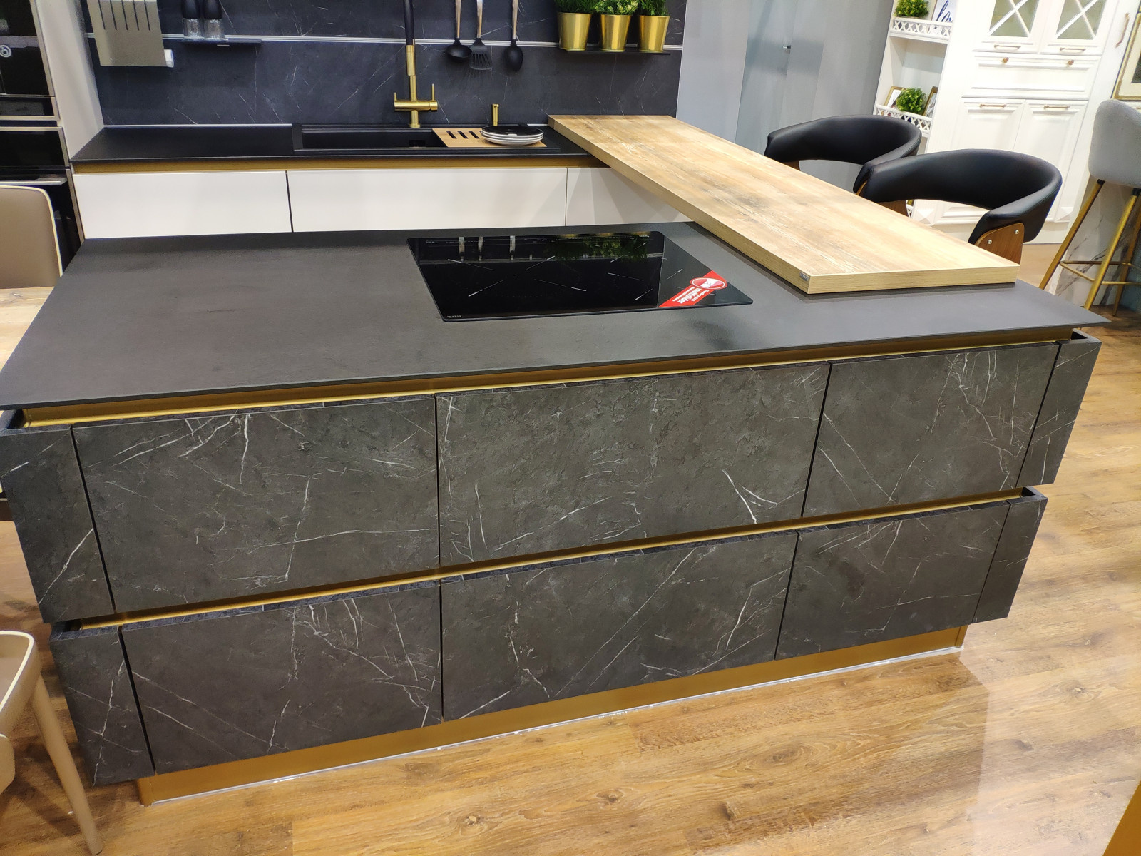 Барные стойки из массива: преимущества и особенности.