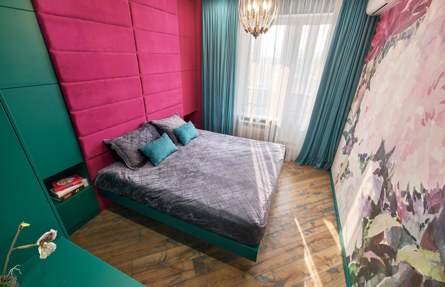 Спальная комната с парящей кроватью