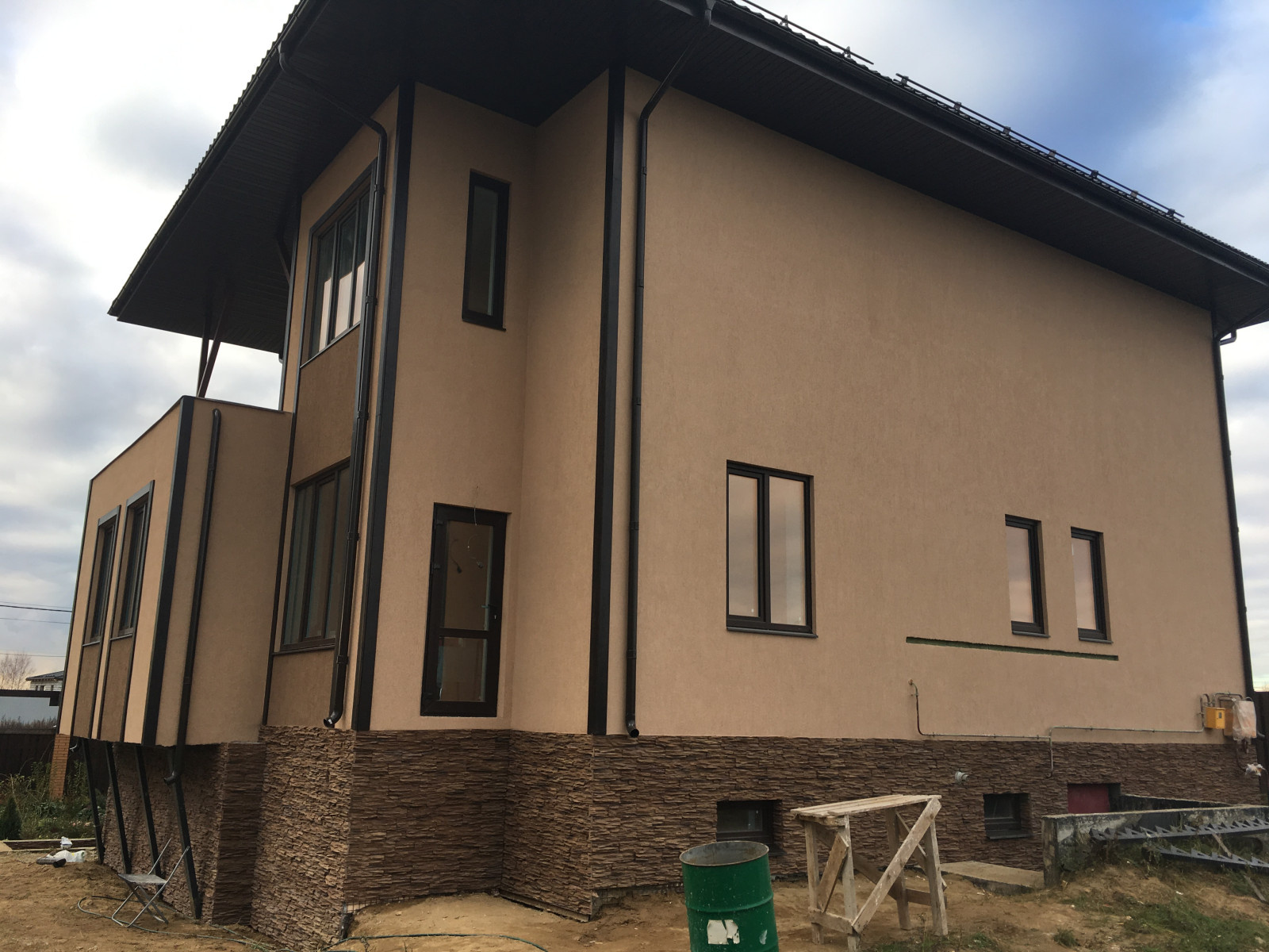 Загородное строительство домов из газобетона и кирпича