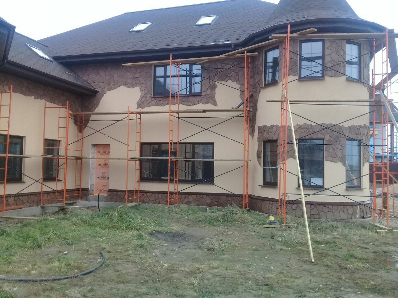 Загородное строительство домов из газобетона и кирпича