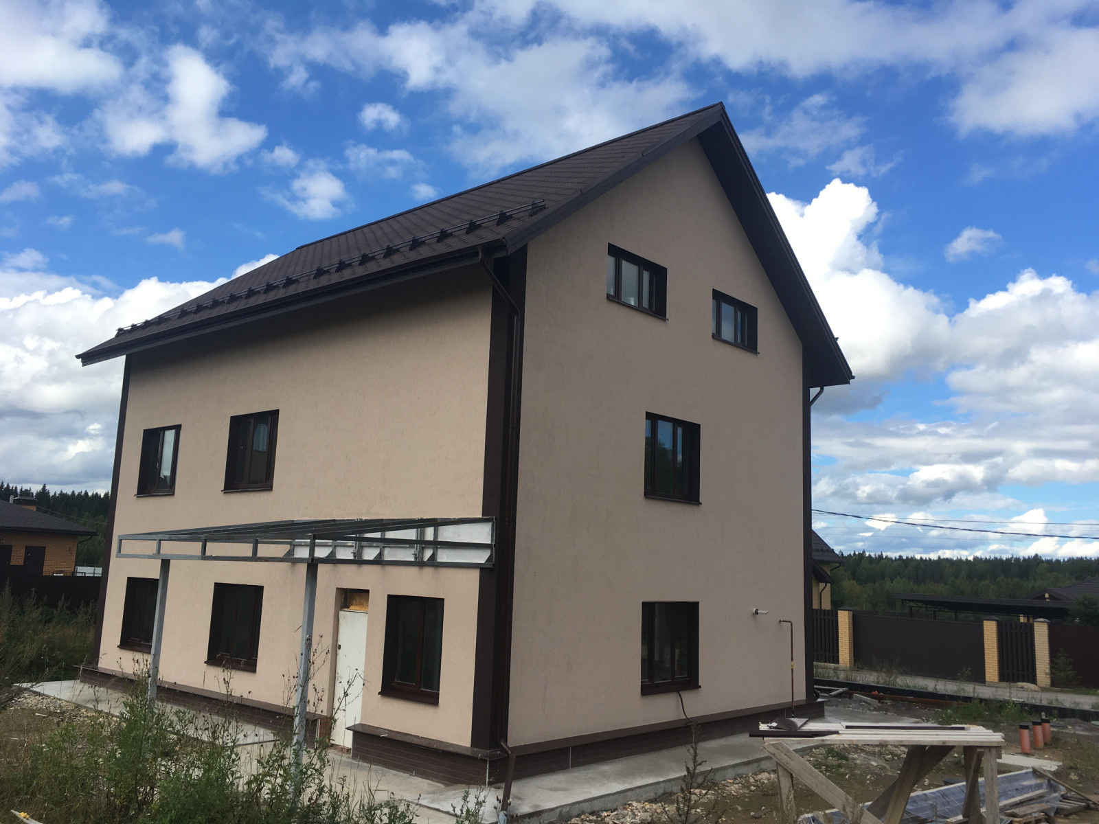 Загородное строительство домов из газобетона и кирпича