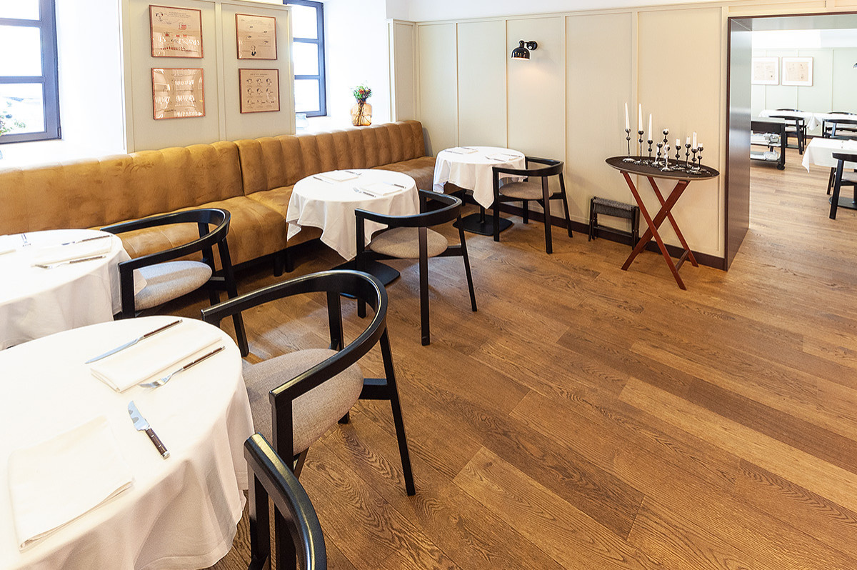 Ресторан Le Gosse в Минске. Паркетная доска.