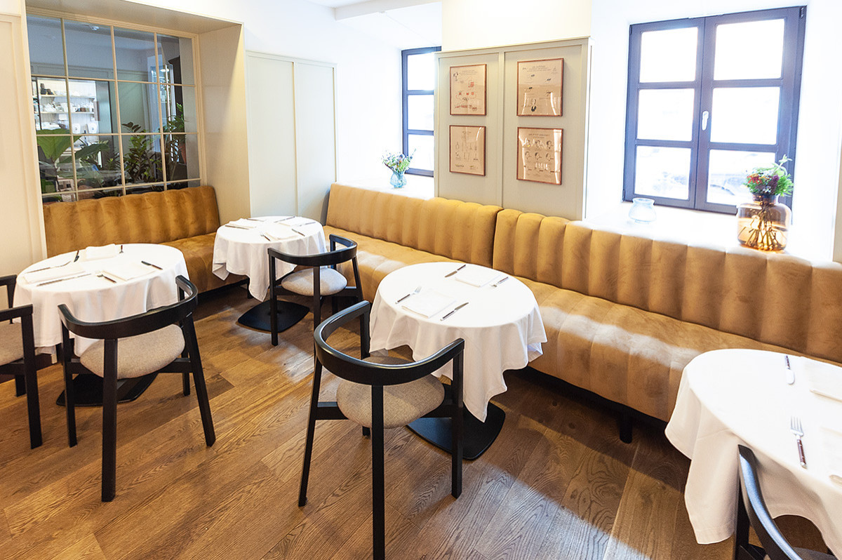 Ресторан Le Gosse в Минске. Паркетная доска.