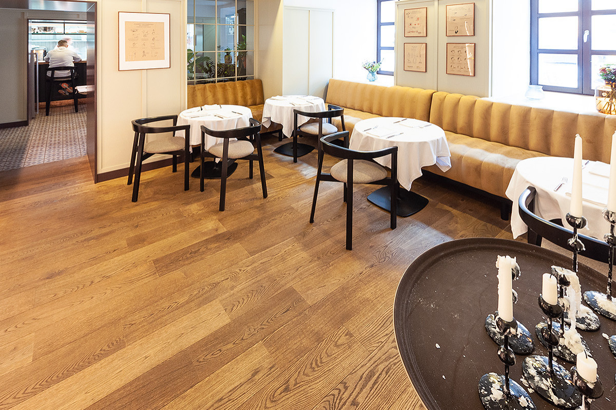 Ресторан Le Gosse в Минске. Паркетная доска.