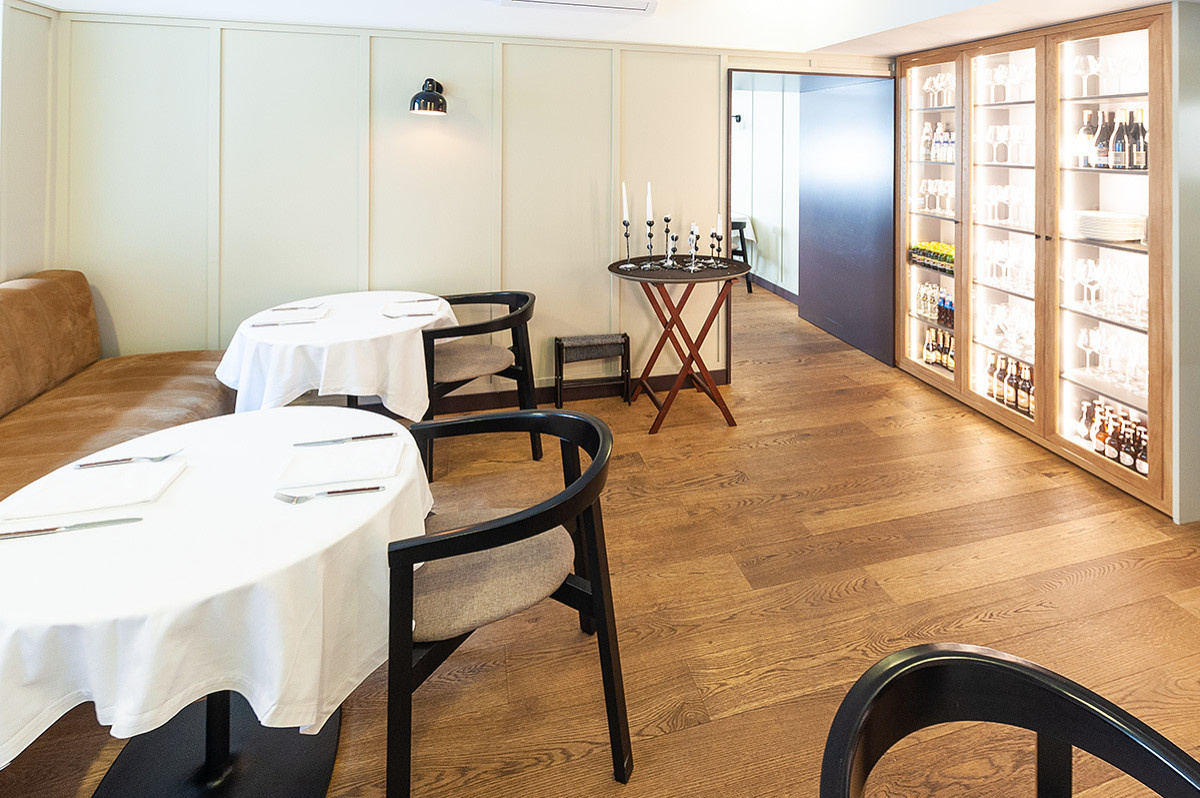 Ресторан Le Gosse в Минске. Паркетная доска.