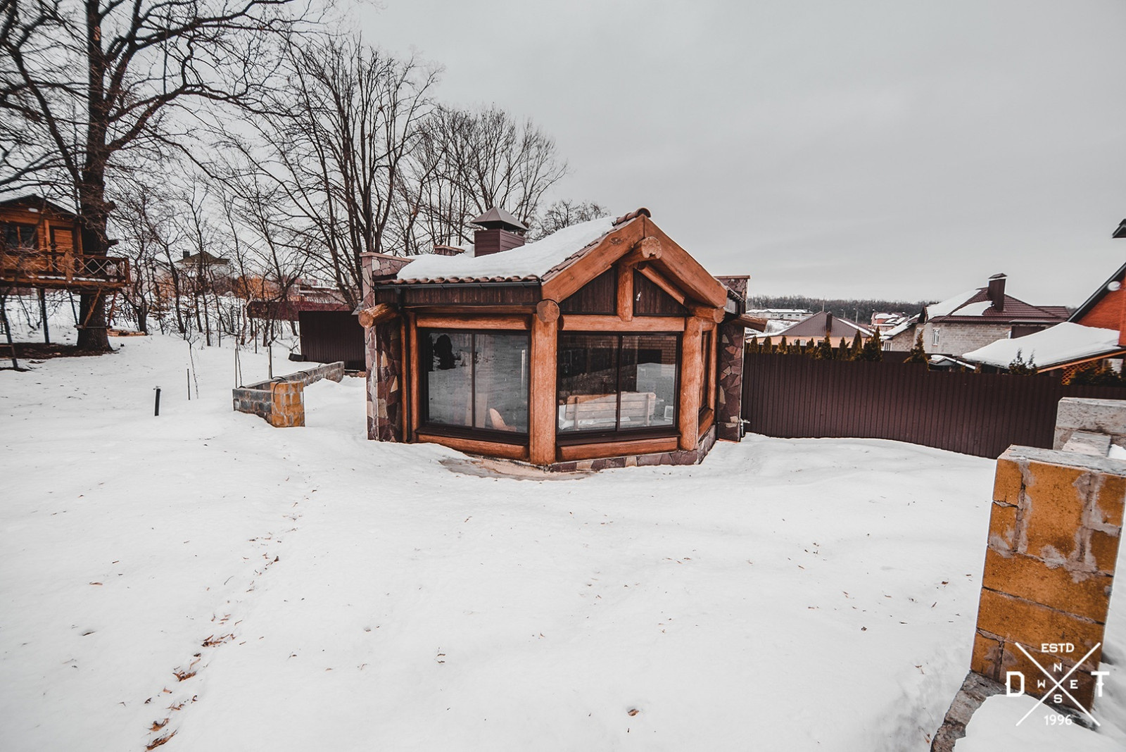 Обложка проекта: беседка Оникс