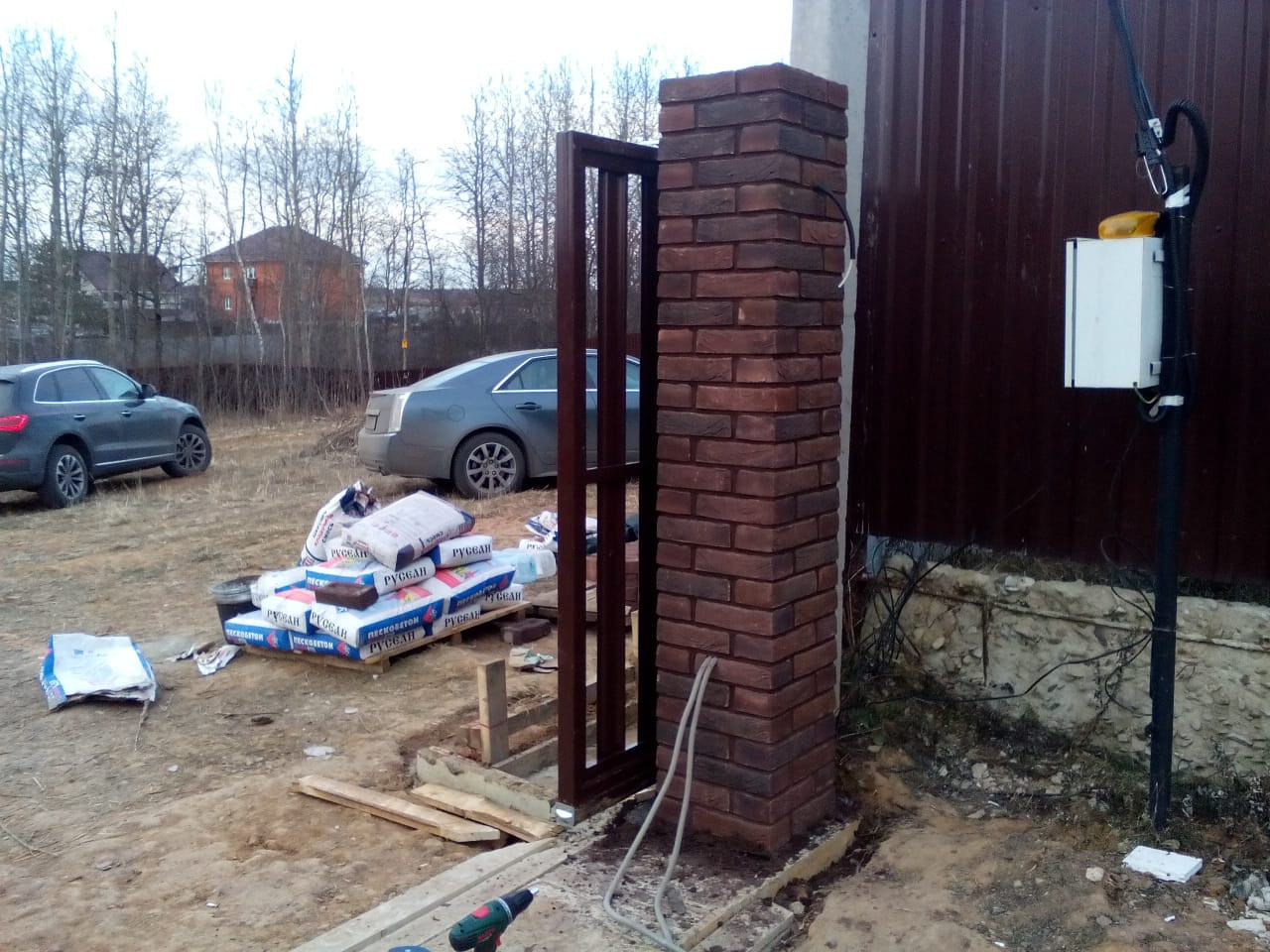 Заборы из кирпича