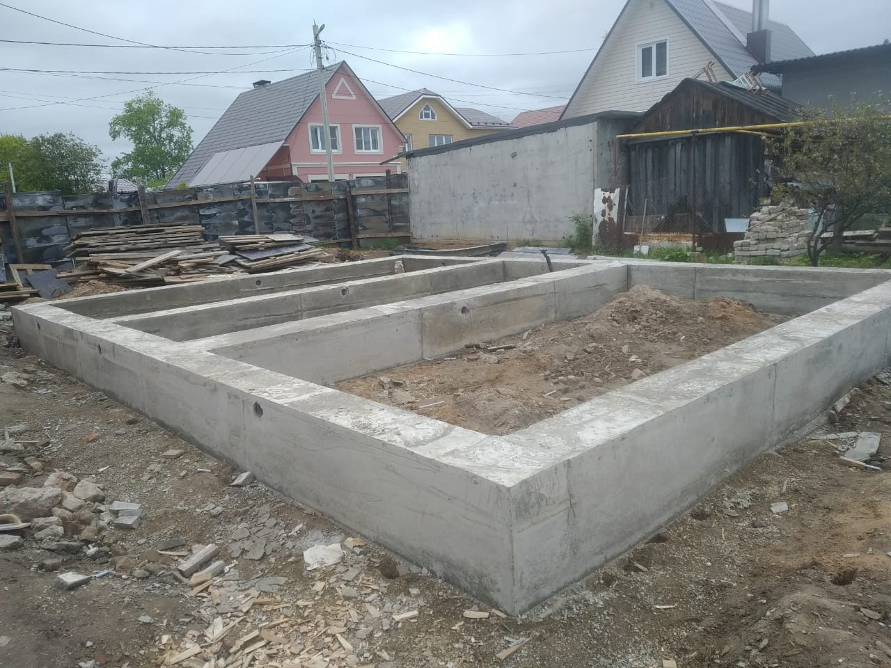 Возведение фундамента