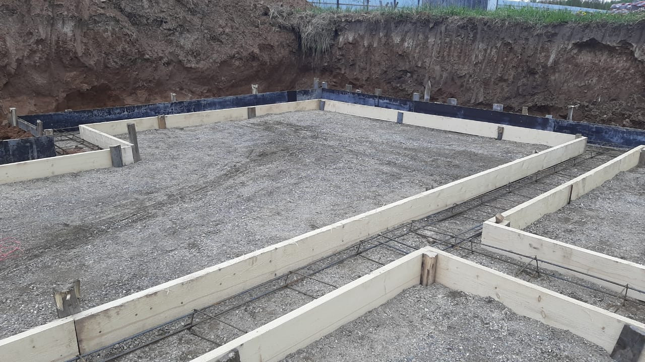 Возведение фундамента