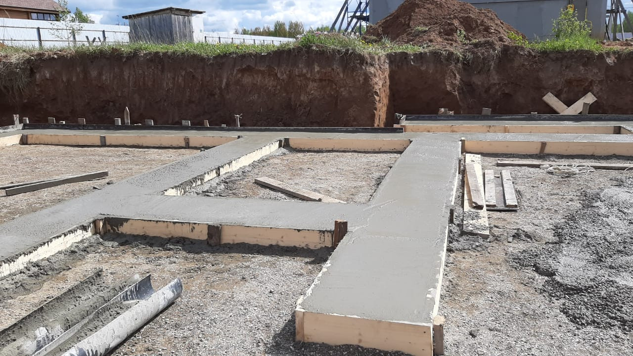 Возведение фундамента