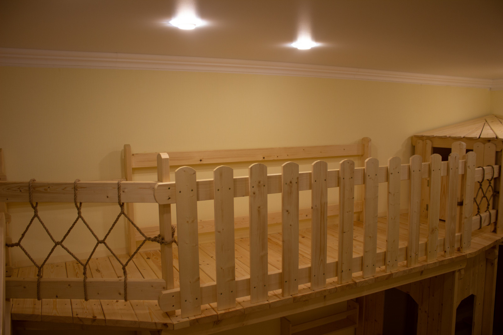 Детский интерьер из дерева для Эрика и его мамы