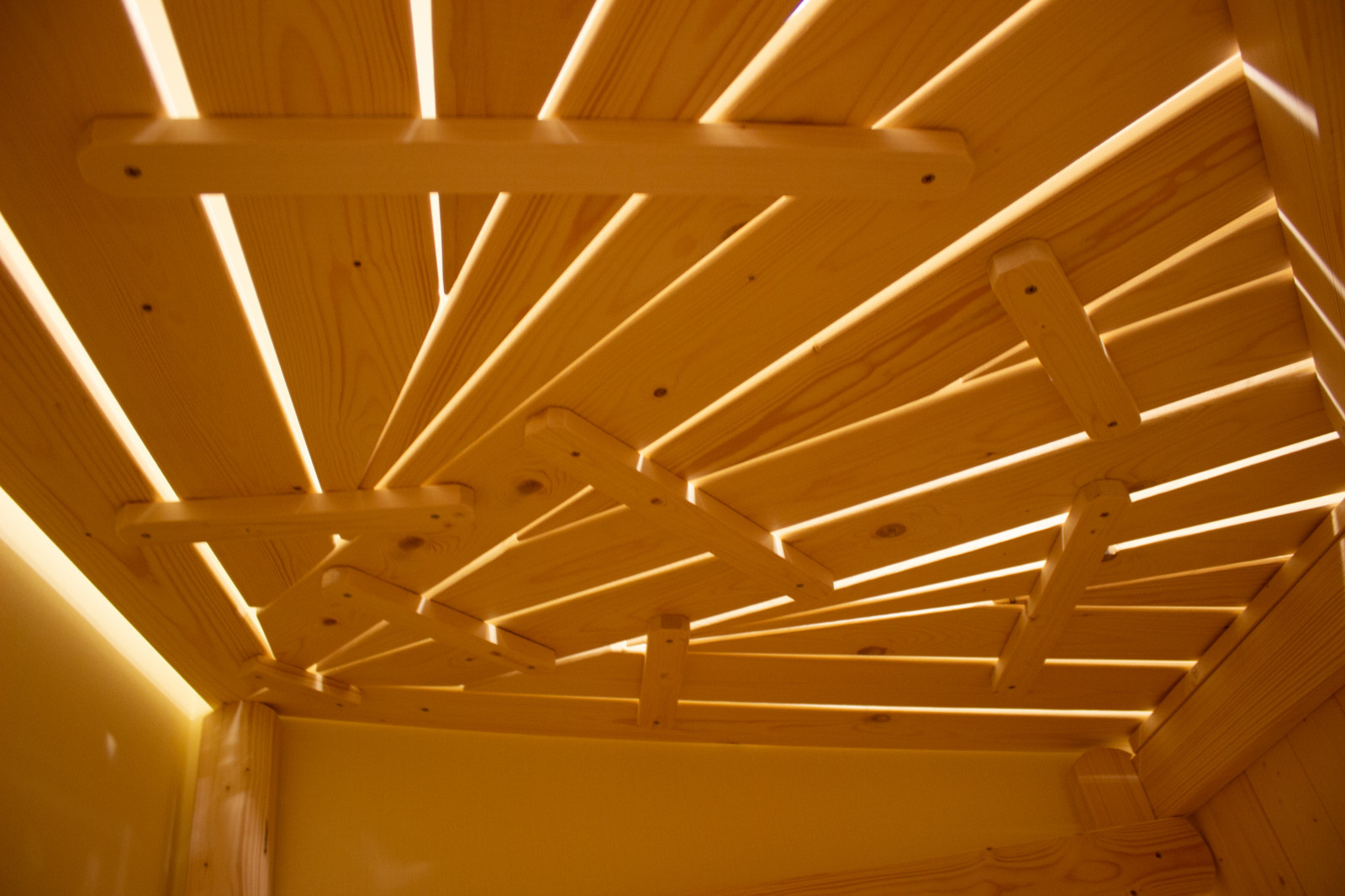 Детский интерьер из дерева для Эрика и его мамы