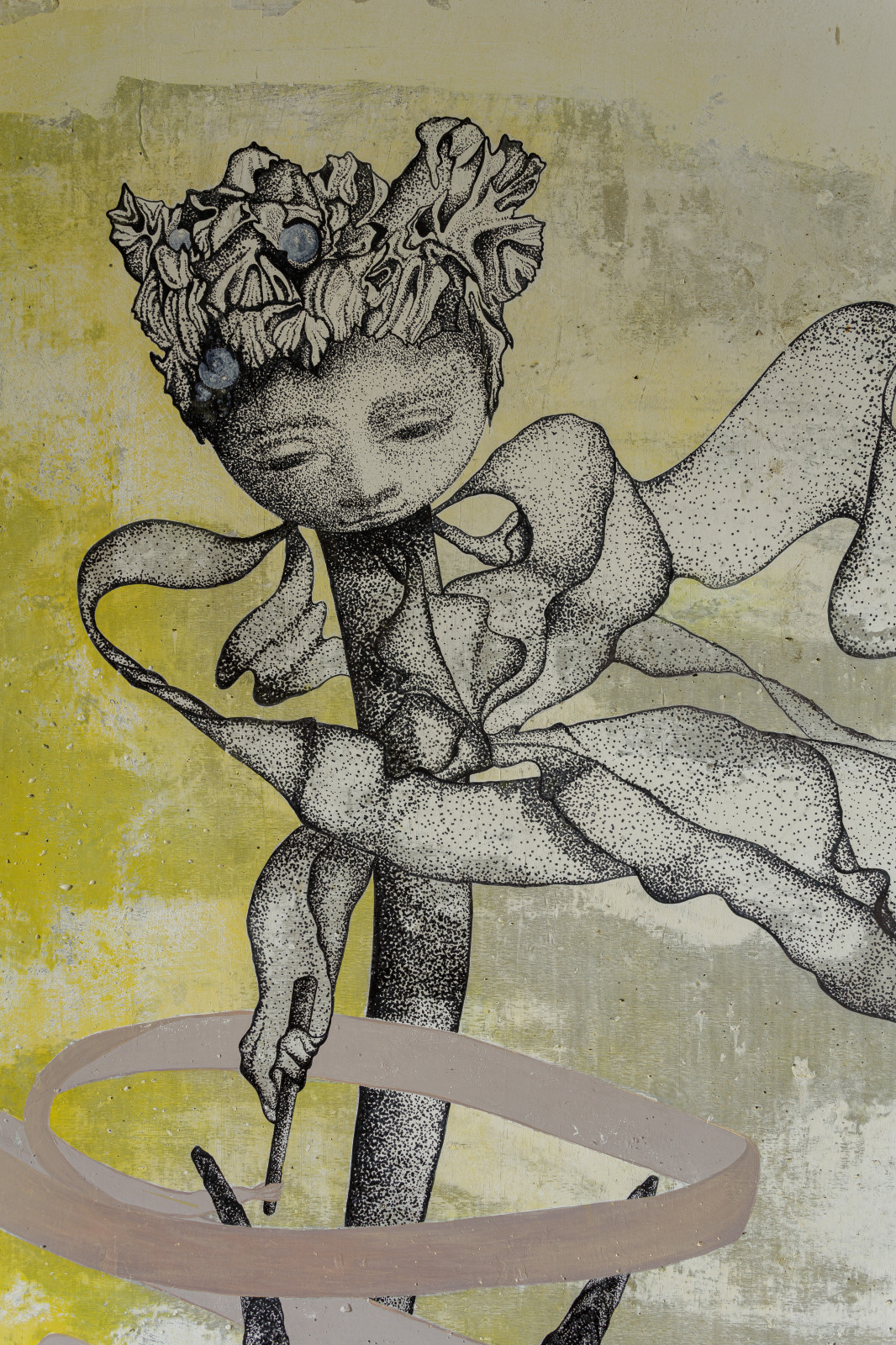 Нереоцистис играет с лентой: графическая роспись в интерьере