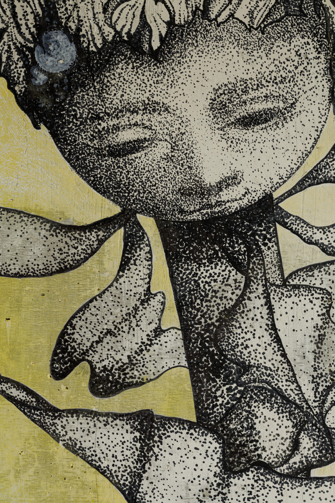 Нереоцистис играет с лентой: графическая роспись в интерьере