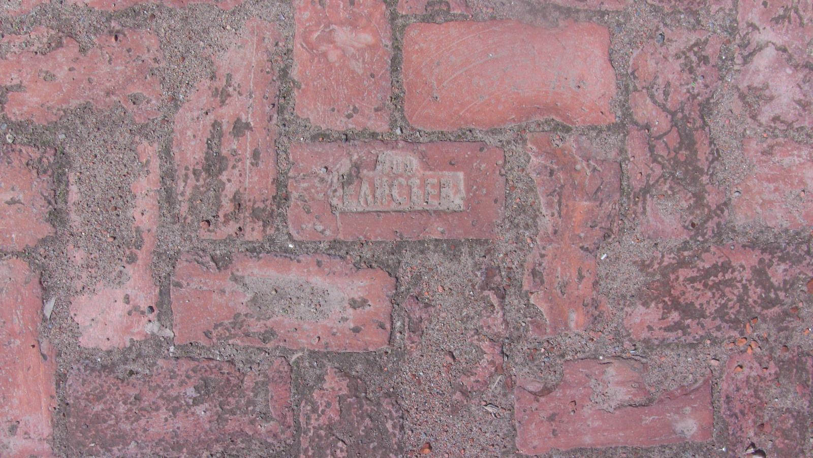Брусчатка из старинного кирпича
