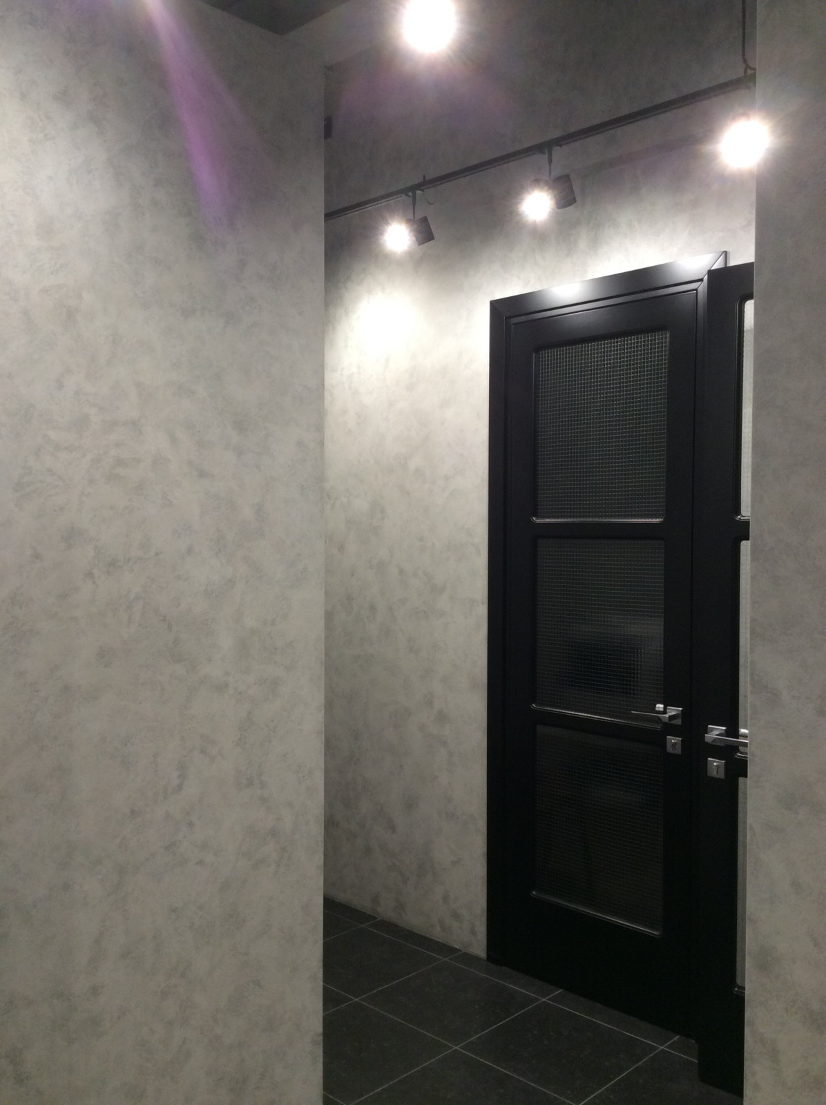 Двери с проволочным стеклом