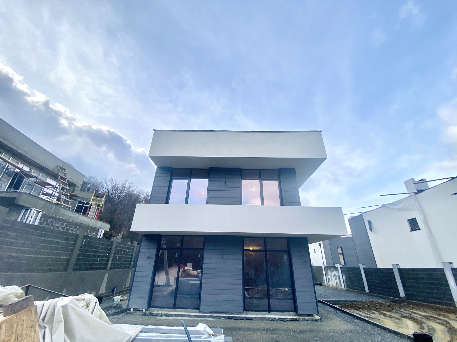 Отделка фасадов коттеджного поселка