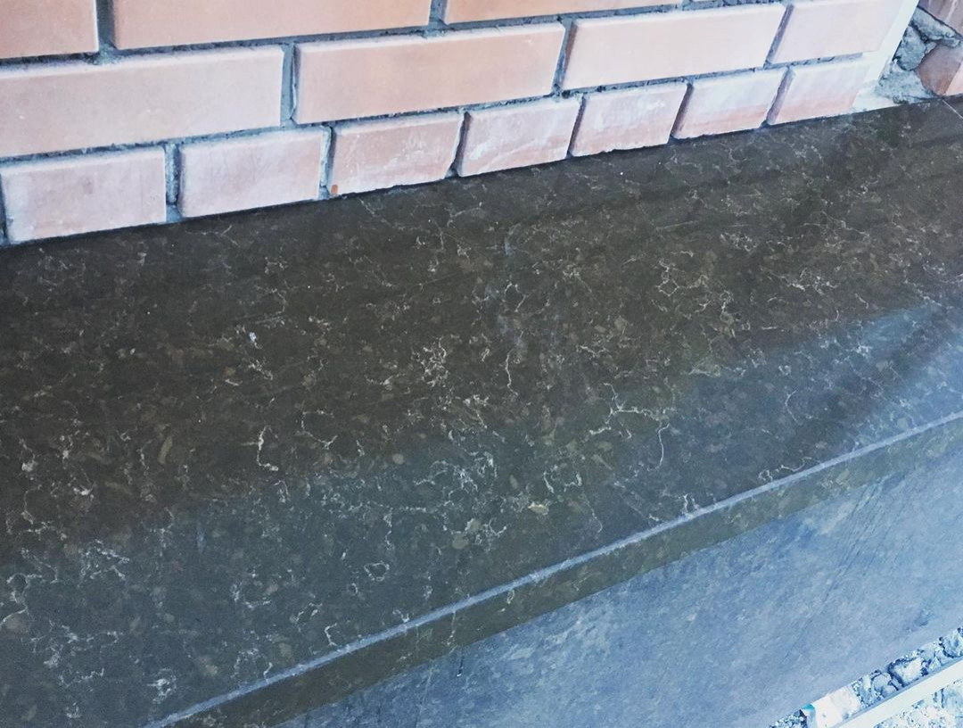 Обложка проекта: Облицовка коттеджа кварцевым агломератом