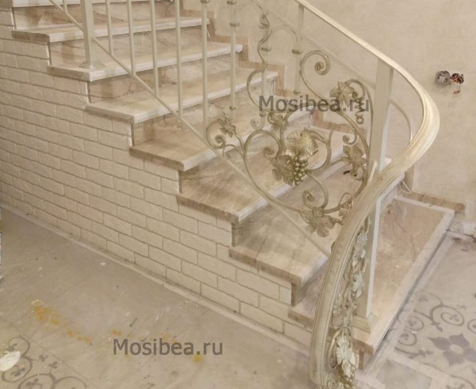 Кованые перила ручной работы с декор элементами