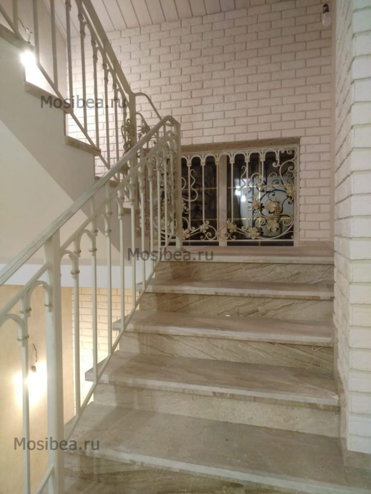 Кованые перила ручной работы с декор элементами