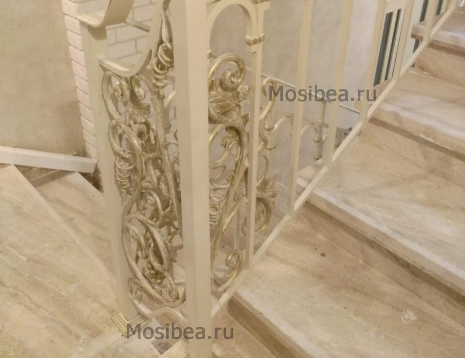 Кованые перила ручной работы с декор элементами