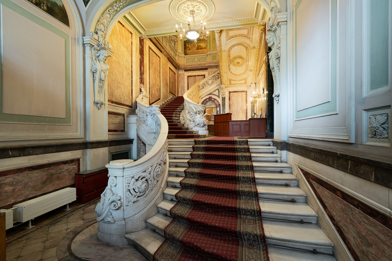 Обложка проекта: Готика и рококо в особняке на ул. Чайковского