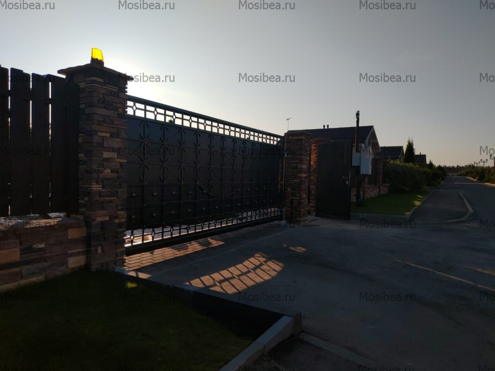 Кованые ворота в готическом стиле