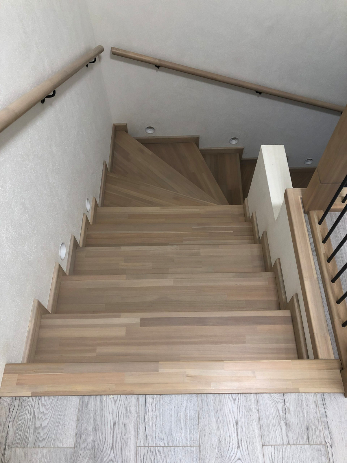 Обшивка бетонной лестницы на ул. Автомобильная