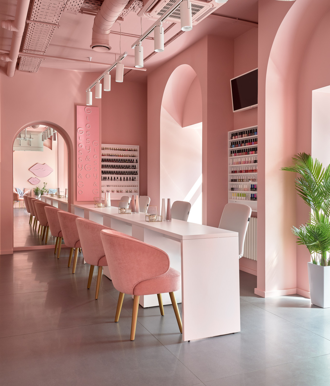 Интерьер в пудрово-розовых оттенках. Студия Beton Salon. Публикация Elle Decor