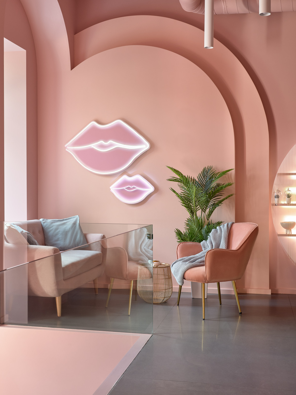 Интерьер в пудрово-розовых оттенках. Студия Beton Salon. Публикация Elle Decor