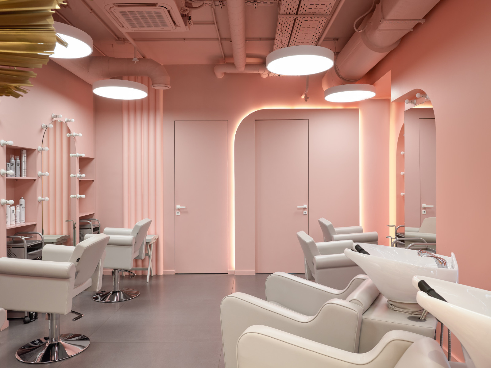 Интерьер в пудрово-розовых оттенках. Студия Beton Salon. Публикация Elle Decor