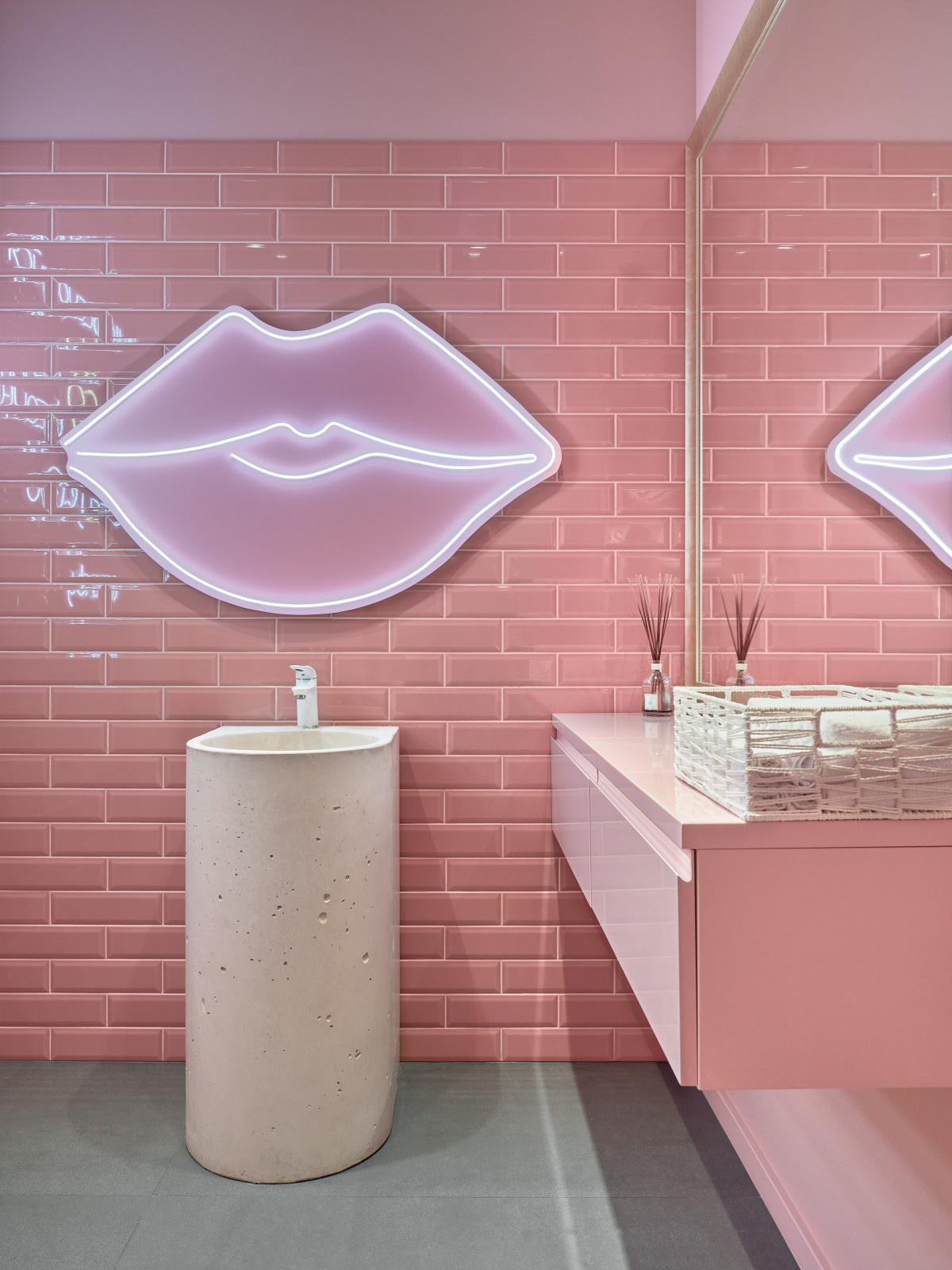 Интерьер в пудрово-розовых оттенках. Студия Beton Salon. Публикация Elle Decor