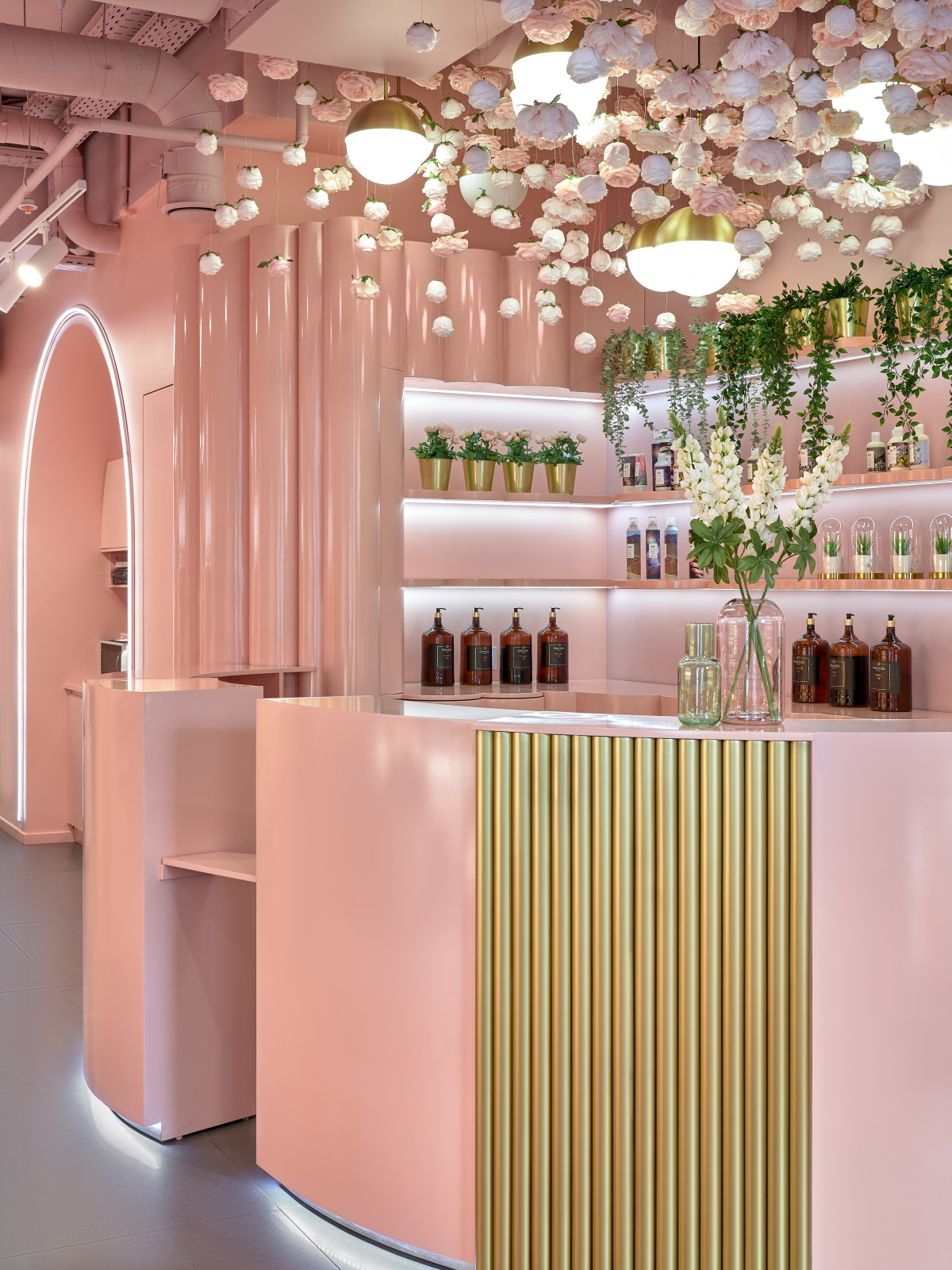 Интерьер в пудрово-розовых оттенках. Студия Beton Salon. Публикация Elle Decor