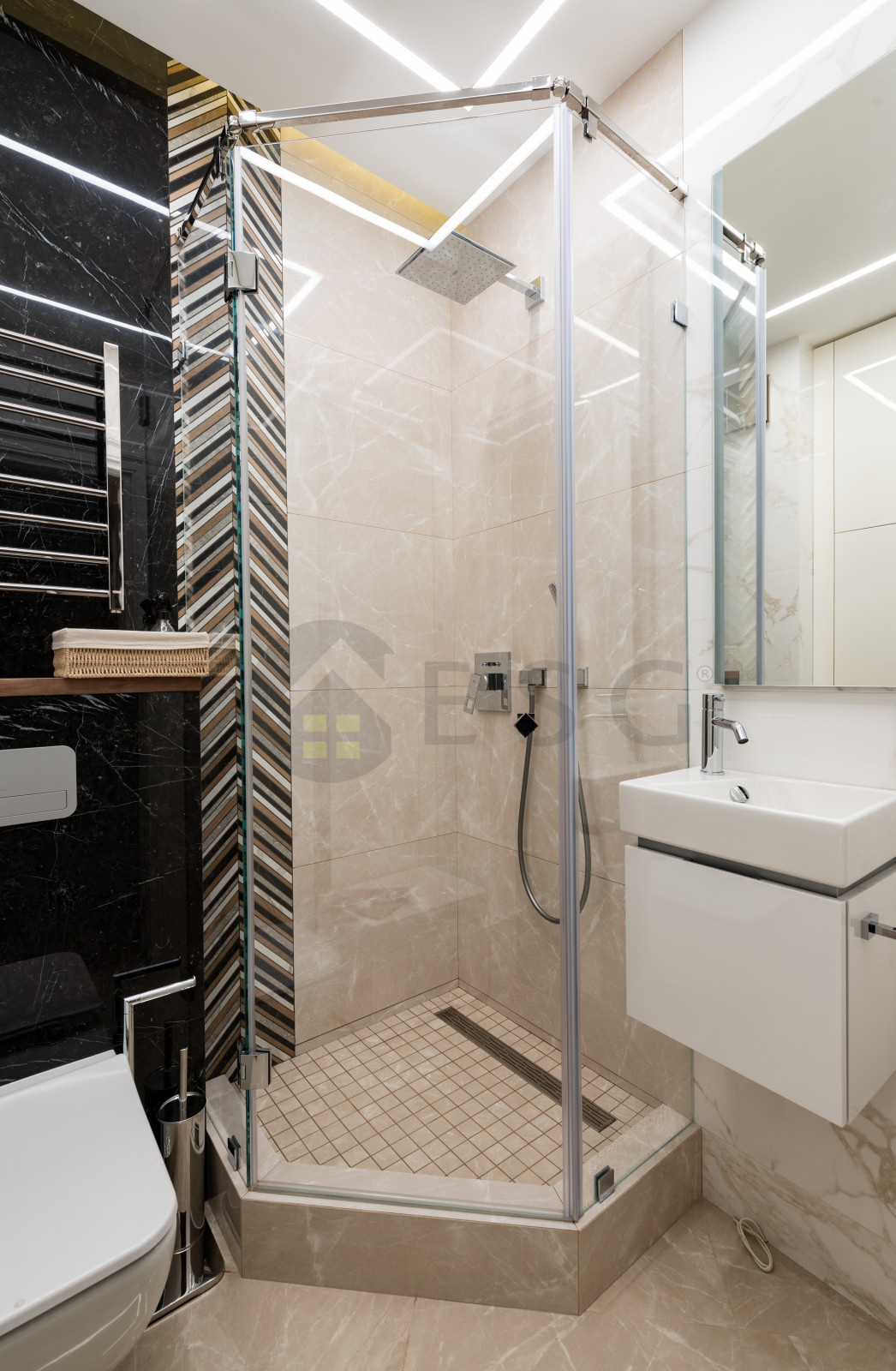 Обложка проекта: Светлый интерьер с синим диваном