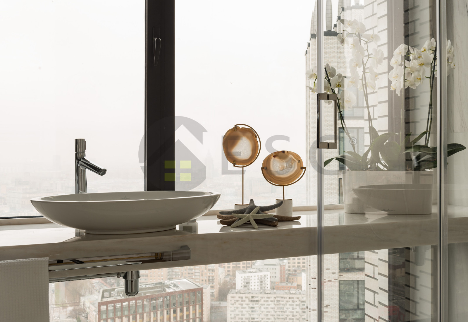 Роскошная квартира с панорамными окнами