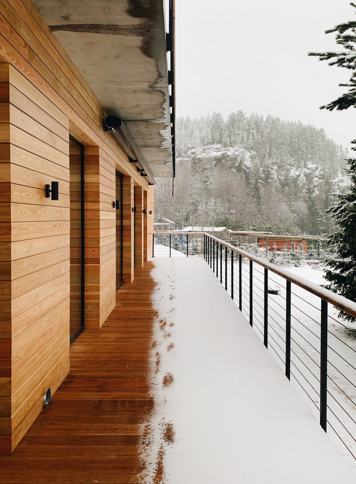 Здание Отеля Sorola Village на берегу Ладожского озера