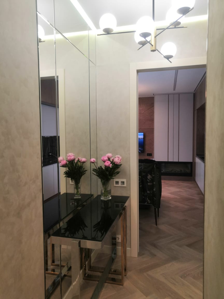 Вид из прихожей