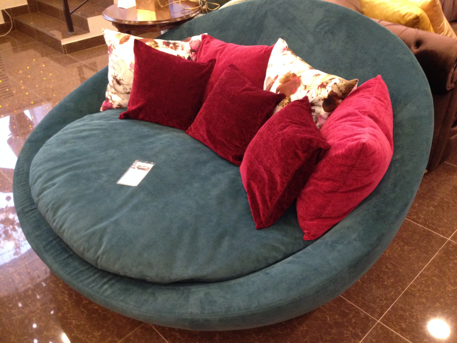 Распродажа выставочных образцов итальянской мебели, светильников и аксессуаров