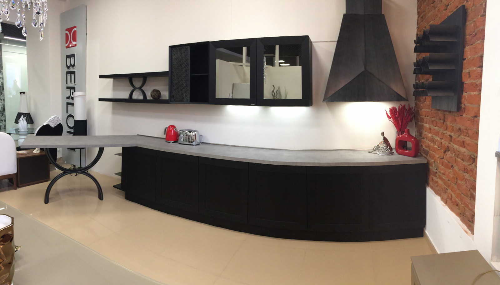 Распродажа выставочных образцов итальянской мебели, светильников и аксессуаров