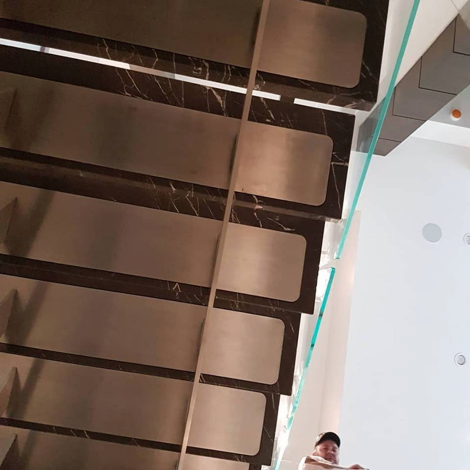 Нержавеющие лестничные ограждения со стеклом