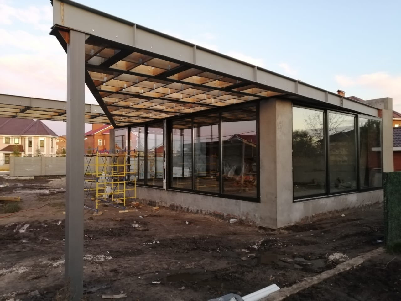 Панорамное остеклние Беседки раздвижными теплыми конструкциями